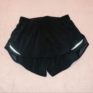 Lululemon Hotty hot short 2.5